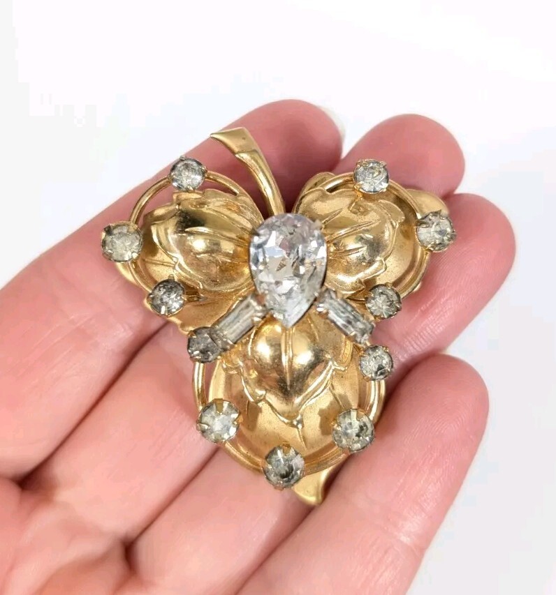 Vintage Ivy Leaf Rhinestone Gold Toned Brooch Pin