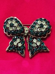 Vintage Weiss Bow Brooch Pin Green Rhinestone Irradiated