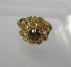 Avon Daisy Dome Ring Amber Rhinestone Gold Tone Flower Vintage Size 6.5