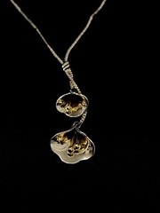 Vtg Avon Calla Lily Flowers Lariat Necklace Y Drop Silver Tone Gold Floral 20″