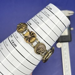 VTG SIGNED GRANDMOTHER’S BUTTONS ANTIQUE BUTTON BRACELET LADIES WATCH #7.10