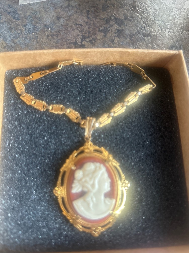 14k Gold Italy Carved Shell Cameo Woman Charm Pendant 5gr Vintage