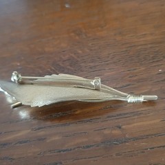 Vintage Gold-Tone Leaf Brooch Pin With Textured Details & Secure Clasp