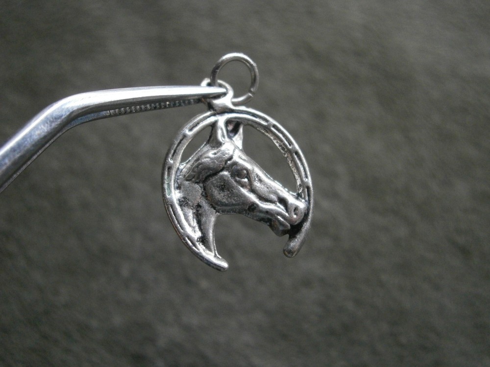 Horse Head in Horseshoe Vintage Silvertone Bracelet Charm Pendant 1.1g