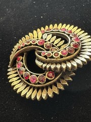 Vintage 1990s Pink and Purple Rhinestone Swirl Pin w/Brass Toned Finish