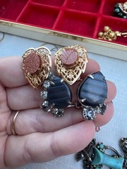 Lot 12 pairs & 10 singles Vintage clip on/screw back Earrings,many signed w/box