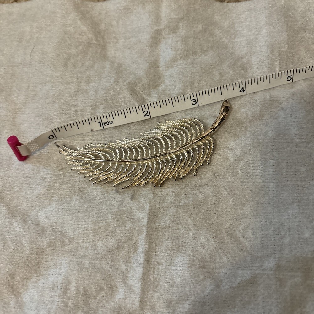 Silvertone Feather Pin, approx. 3.5 inches long—preowned in excellent condition!