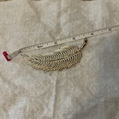Silvertone Feather Pin, approx. 3.5 inches long—preowned in excellent condition!