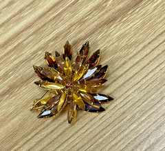 Vintage Made in Austria Topaz Amber Rhinestone Starburst Flower Brooch Gold Tone