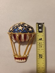 Vintage Patriotic Lapel Pin Brooch Hot Air Balloon USA Flag Rare Opens