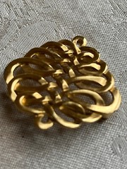 Vintage Signed MMA Metropolitan Museum Of Art Celtic Knot Gold Tone Brooch Pin