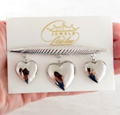 3.25″ NOS OOC VTG JEWELS by PARK LANE BAR w/ HEART DANGLE CHARMS BROOCH/ PIN