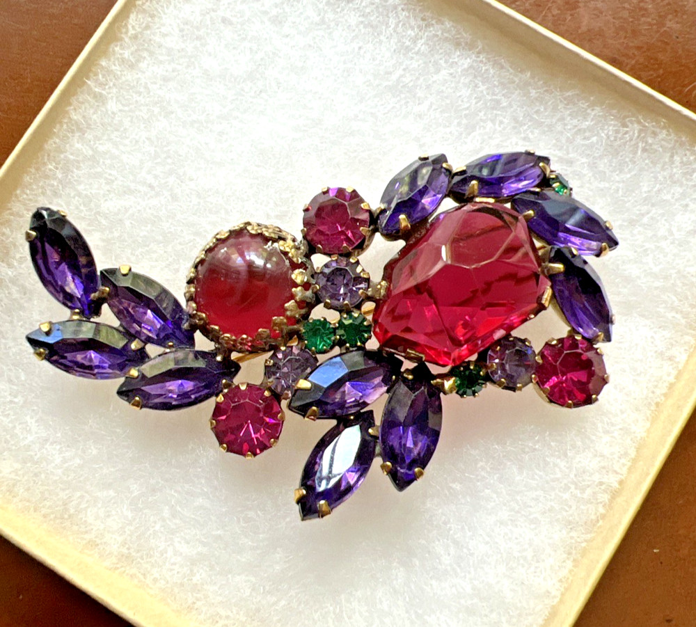 VTG. SIGNED WEISS PURPLE & PINK RHINESTONE BROOCH / RARE FANTASY INVERTED STONE