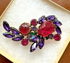 VTG. SIGNED WEISS PURPLE & PINK RHINESTONE BROOCH / RARE FANTASY INVERTED STONE