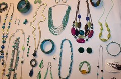 Costume Jewelry Mixed lots – ALL WEARABLE – 1/2 Pound Branded/Unbranded