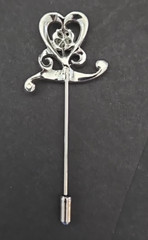 Vintage stick pin heart floral design clear & red rhinestones gold tone