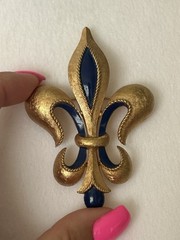 Vintage Crown Trifari Gold Tone Blue Enamel Fleur-de-Lis Brooch 3.25”