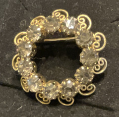 Vintage Smokey Aurora Borealis Rhinestones, Gold Tone Filigree Wreath Brooch.