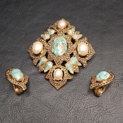 Vintage SARAH COV 1968 Remembrance Collection Clip Earrings & Brooch Set. 17.007