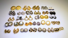 Huge Lot 80s Vint. Earrings 29pr Gold Tone Doorknocker Monet – Isle of Skye etc.