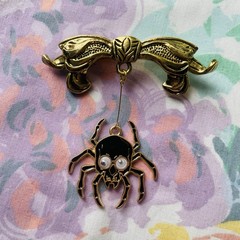 Vintage Spider Skull Bow Brooch Googly Eyes Gold Tone And Black Halloween Goth