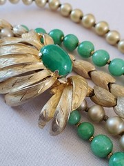 Vtg Gold Jade Glass Faux Pearl Green Mogul 3 Strand Necklace Earrings Set