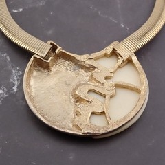 Vintage Lavin Era Cream Resin Matte Gold Tone 9mm Omega 17″ Pendant Necklace