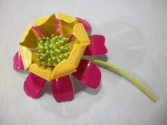 ViNTaGE MeTaL ENaMeL**FUCHSIA/YELLOW/LIME GREEN**FLoWeR PiN/BRooCH (RARE BEAUTY)