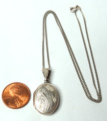 VTG WOMENS CHARM PENDANT LOCKET STERLING SILVER CHAIN 20″ & PENDANT 24mm x 17mm