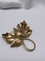 Beautiful Vintage Signed INC Leaves 1/20 12K GF Gold Filled Pin Brooch/ Pendant