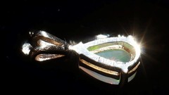 14k y/gold pendant 0.30ct natural Australian fiery opal solitaire 0.80gr N3744