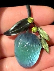 VTG AUSTRIA Molded Aqua Glass Berry Green Marquis Crystal Leaves FRUIT BROOCH