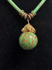 MIRIAM HASKELL UNIQUE GREEN GLASS 22″ NECKLACE WITH GOLD TONE METAL