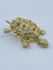 Vintage Brooch Pin De Nicola turtle faux coral and green rhinestone 1-3/4″