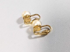 Vintage Gold Tone Ivory Color Faux Pearl Solitaire Clip Earrings