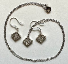 VINTAGE JEWELRY SET CLEAR CRYSTAL DROP 1/2 OF 1″ EARRINGS & NECKLACE 18″ STEEL