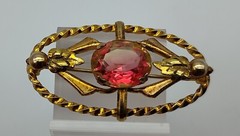 Vintage Oval Red/Orange Variegated Stone Gold Tone Pin Brooch Lapel