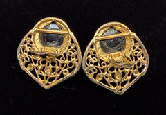 Vtg Clara Studios Asymmetry Glass Cabochon Gold Tone Filagree Earrings Clip On