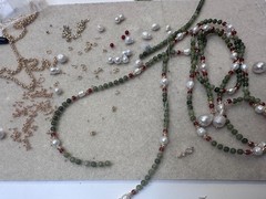 Green Aventurine & White Pearl Lariat Necklace Gold Baroque Pearl Kundan Sautoir