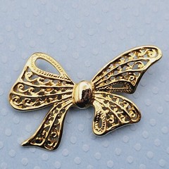 AAI Filigree Bow Jewelry Gold Tone Ribbon Pin Vintage 1990s Brooch Signed