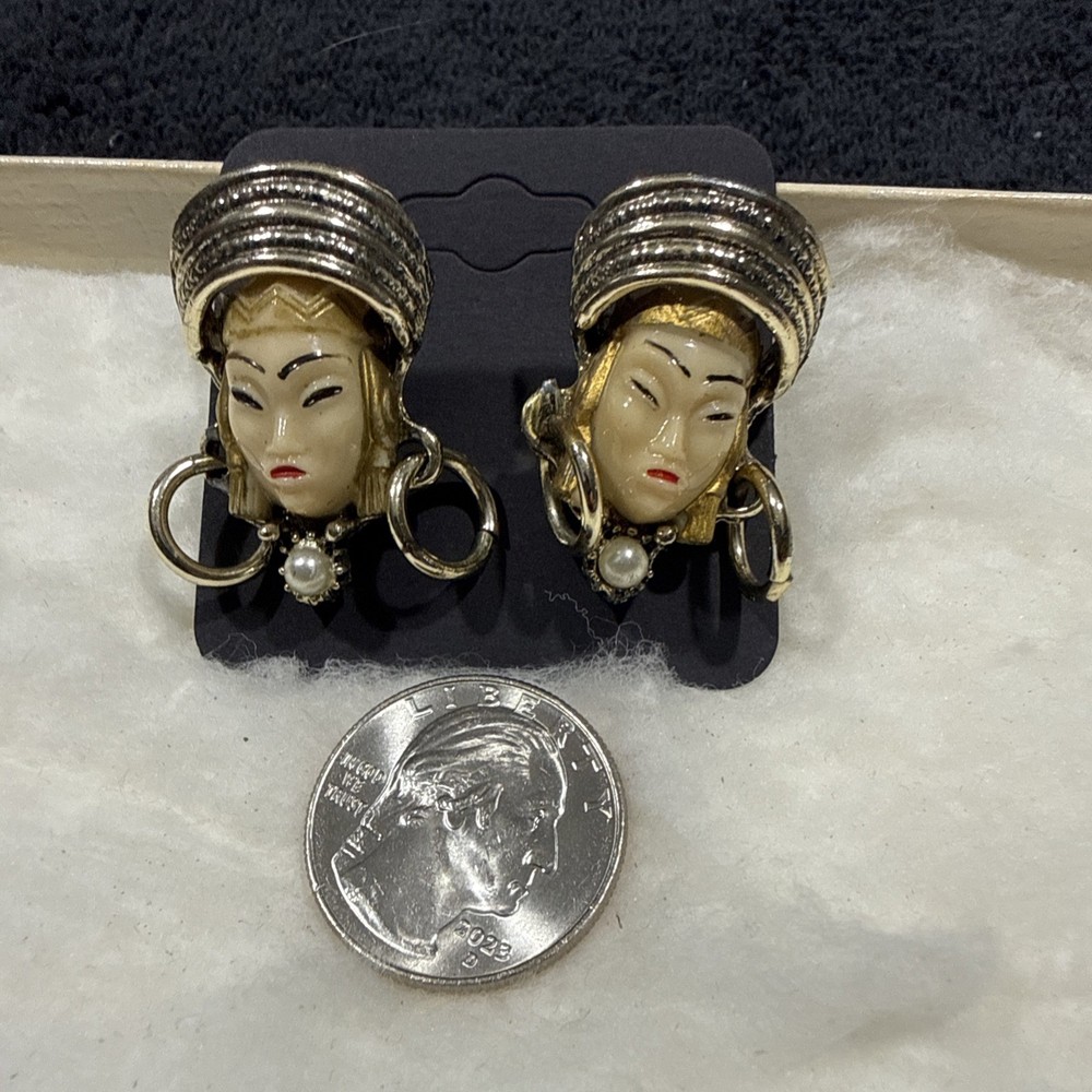 VINTAGE JEWELRY SELRO SELINI Asian Princess Face Lucite Cufflinks