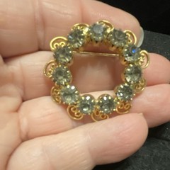 Vintage Smokey Aurora Borealis Rhinestones, Gold Tone Filigree Wreath Brooch.