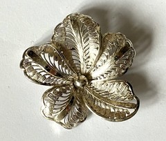935 German silver flower shaped brooch, 4cms wide