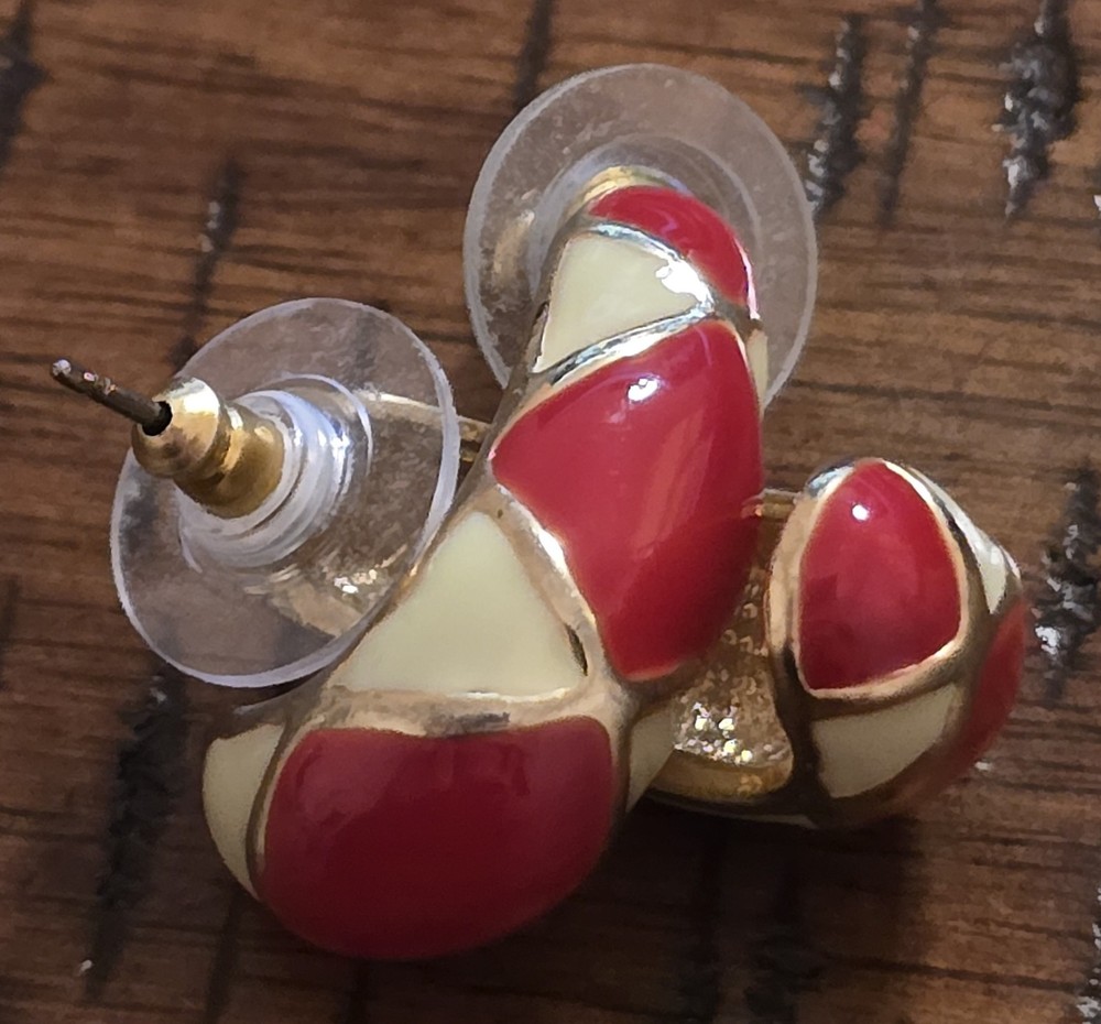 15/16″ AVON Gold Plated Red & White Harlequin Enameled J Hoop Pierced Earrings