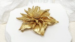 Vintage BSK Gold Tone Textured Flower Pin / Brooch