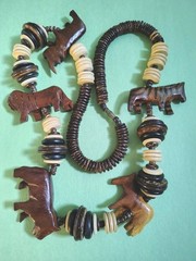 Vintage Large Wooden SAFARI ANIMALS & COCONUT SHELL Beaded Necklace