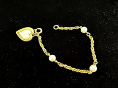 VTG CROWN TRIFARI WHITE Pearlescent Inset Gold Tn HEART Bracelet Earrings Set