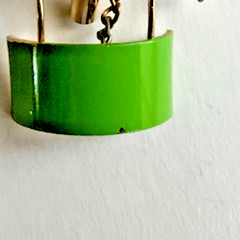 Vintage Green & Gold Toned Wishing Well w/ Swinging Bucket Approx 1.5 in * Read