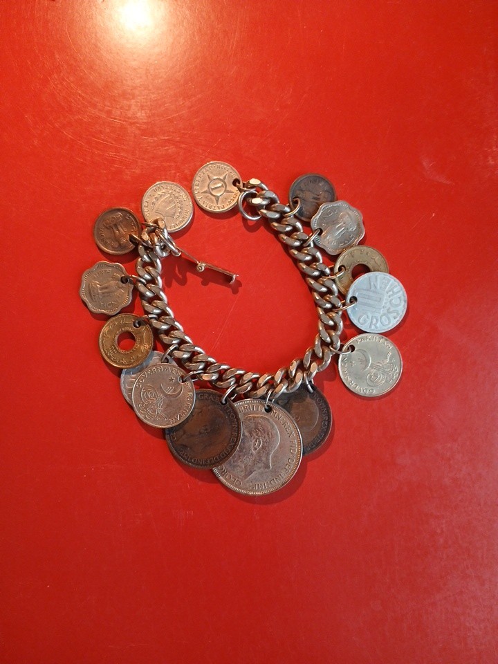 Vintage 14 Foreign 1950-1960’s Coins Travel Memory Bracelet 6 3/4″ inch