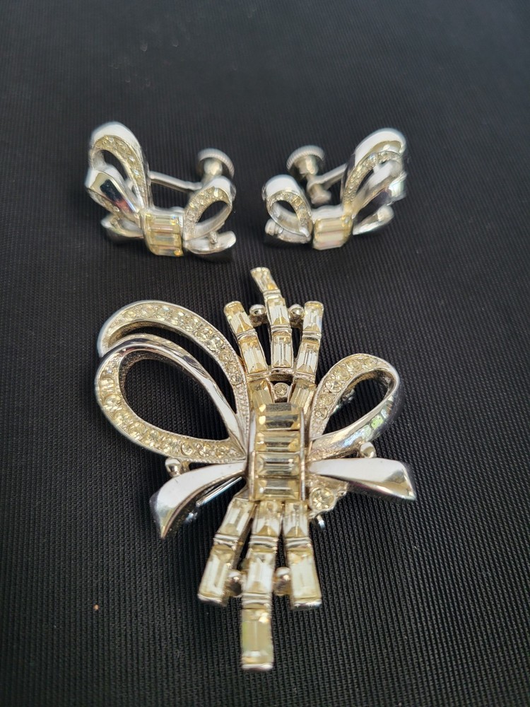 Vintage 1950 Art Decho Rhinestone Tied Ribbon Brooch & Earings Stamped Anthony